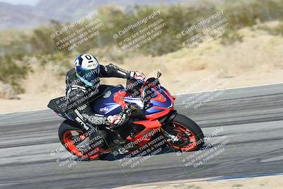 media/Dec-01-2025-Moto Forza (Mon) [[2daa91e15f]]/3-Beginner Group/Session 4 Turn 9/